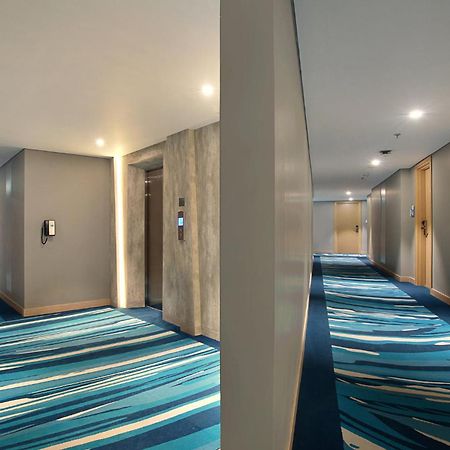 Holiday Inn Express Jakarta Wahid Hasyim By Ihg מראה חיצוני תמונה