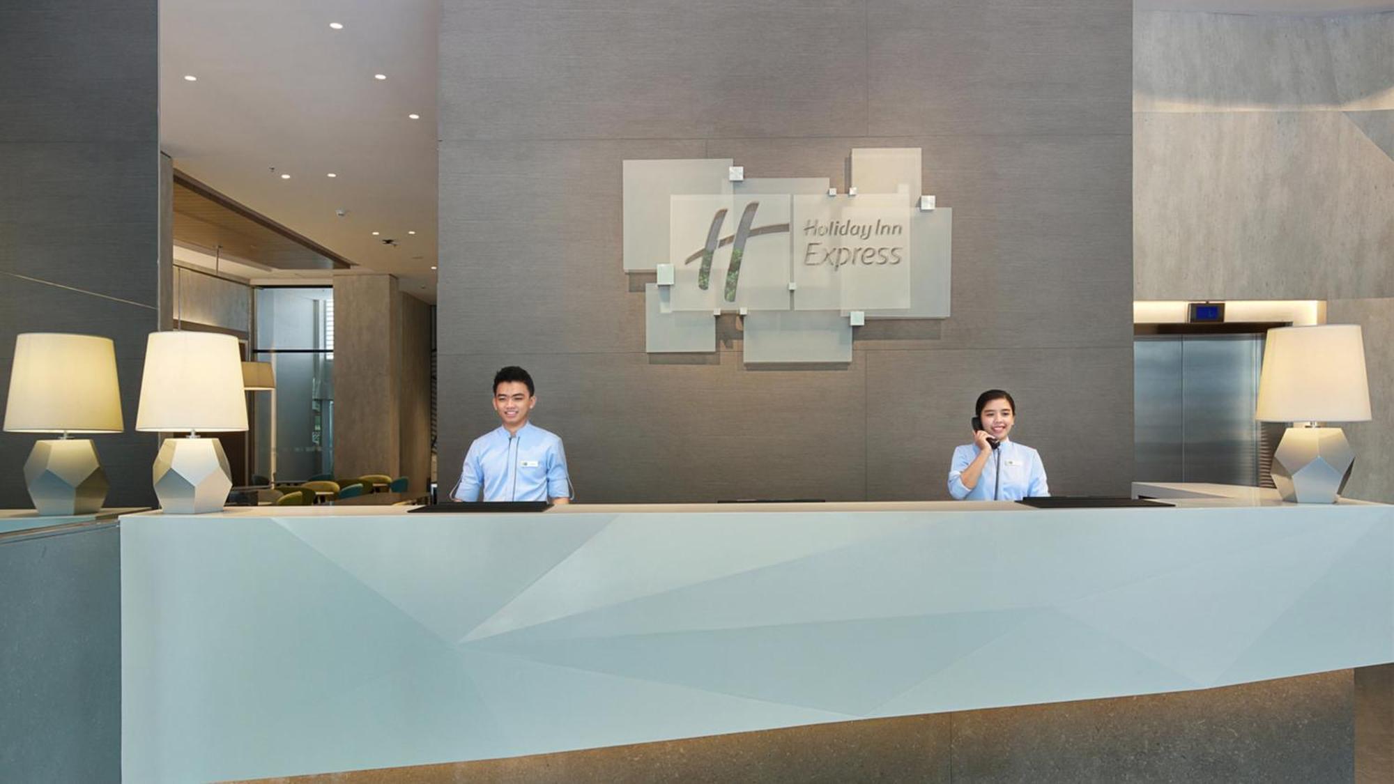 Holiday Inn Express Jakarta Wahid Hasyim By Ihg מראה חיצוני תמונה