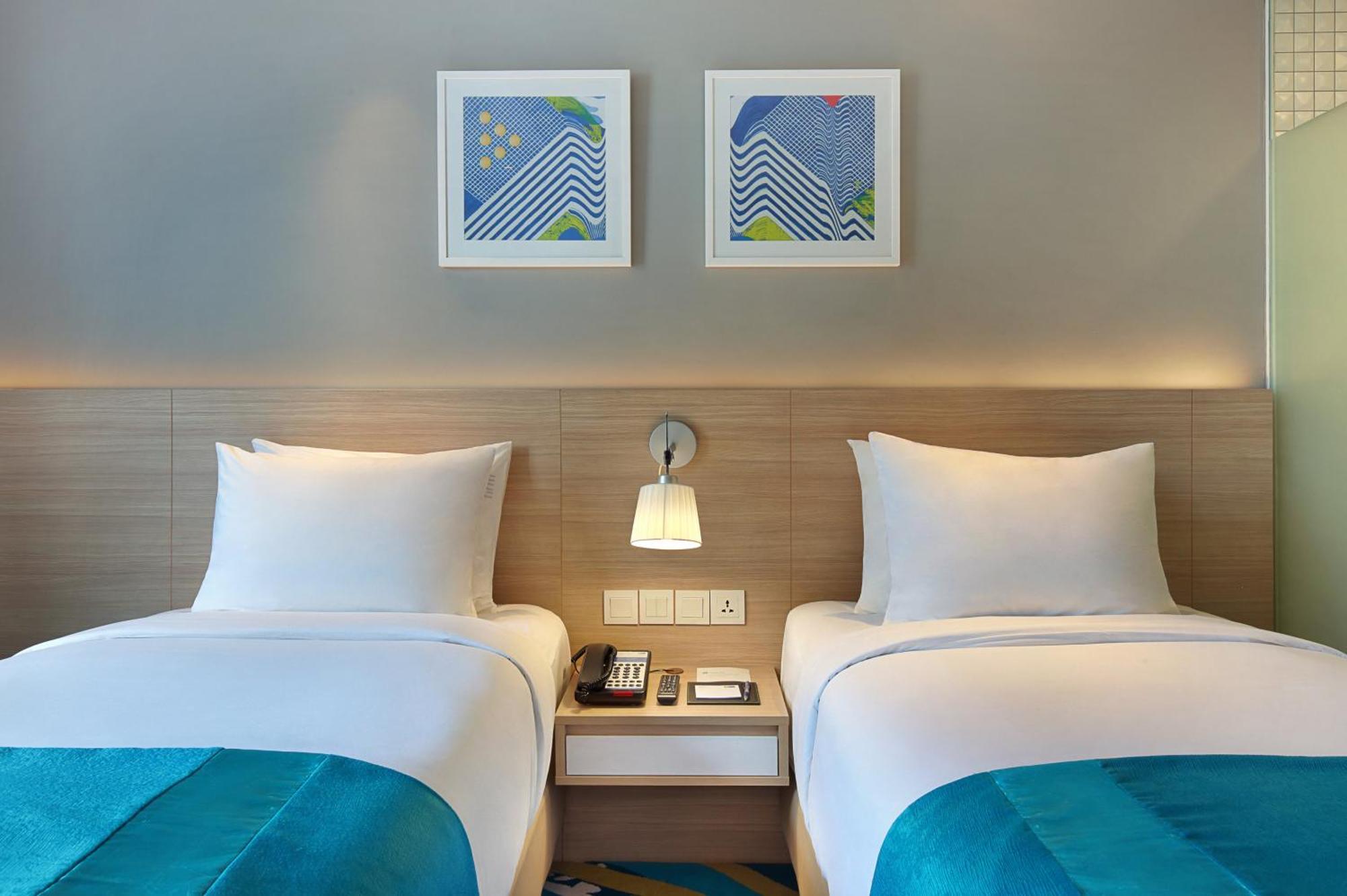 Holiday Inn Express Jakarta Wahid Hasyim By Ihg מראה חיצוני תמונה