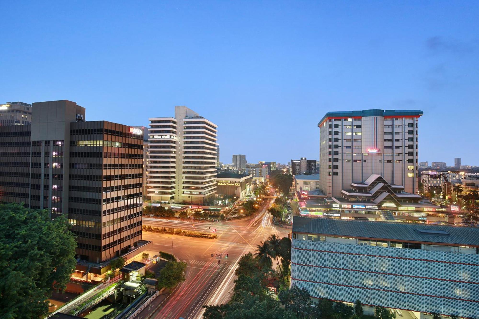 Holiday Inn Express Jakarta Wahid Hasyim By Ihg מראה חיצוני תמונה