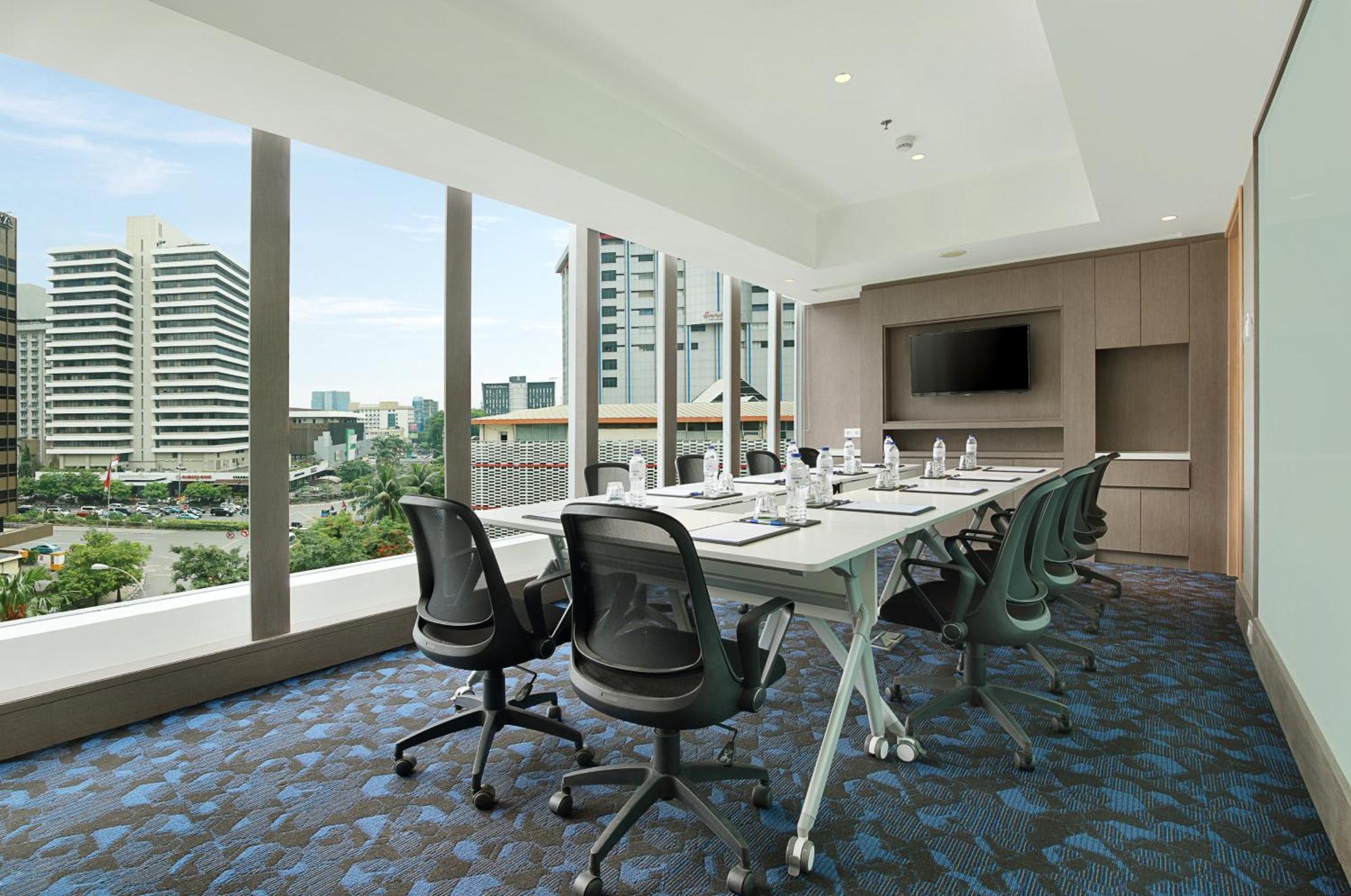 Holiday Inn Express Jakarta Wahid Hasyim By Ihg מראה חיצוני תמונה