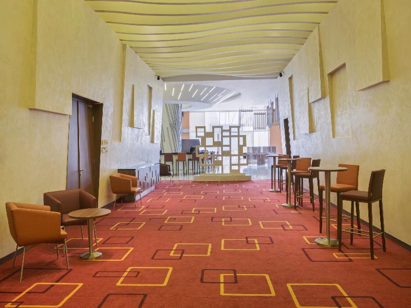 Holiday Inn Express Jakarta Wahid Hasyim By Ihg מראה חיצוני תמונה